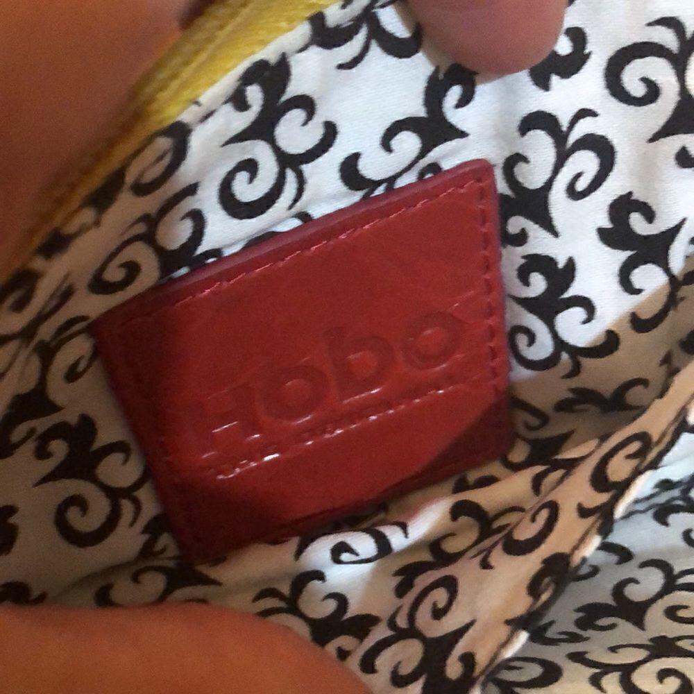 HOBO Genuine leather yellow wristlet wallet - Picture 5 of 11